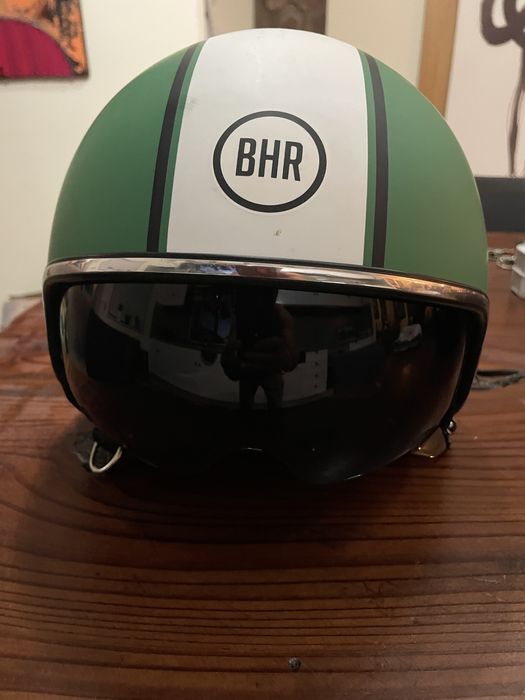 Capacete rectro , como novo, utilisado uma vez… Um pouco pequeno, tama