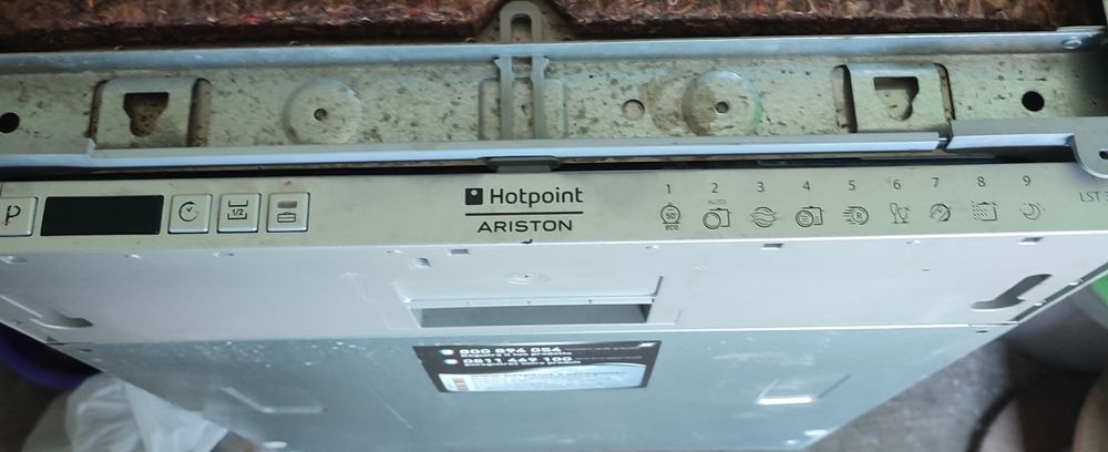 Посудомоечная машина Hotpoint-Ariston под ремонт.