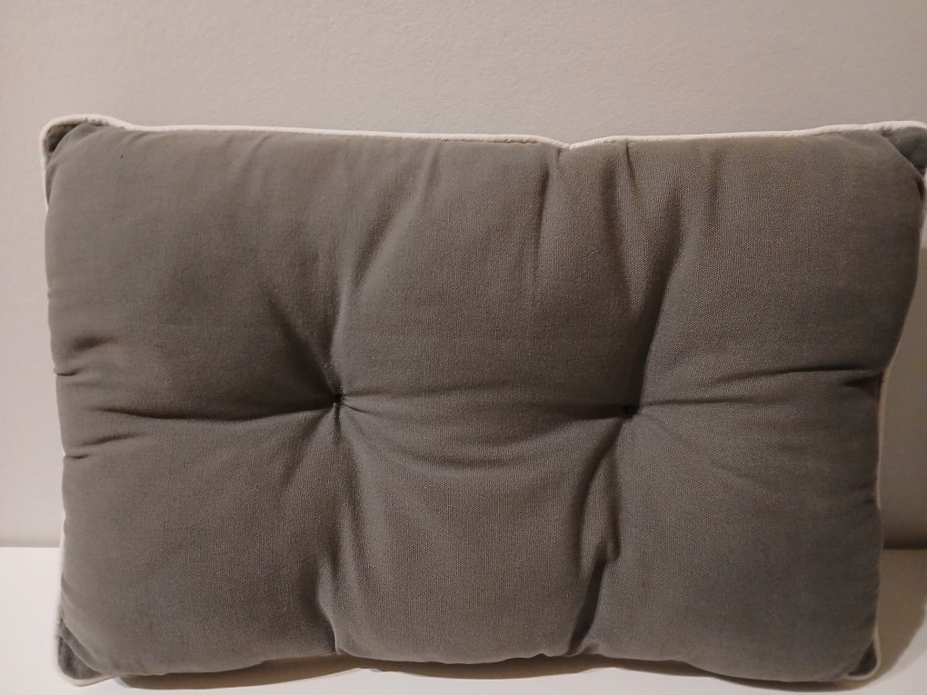 Conjunto de quatro almofadas cinza escuro