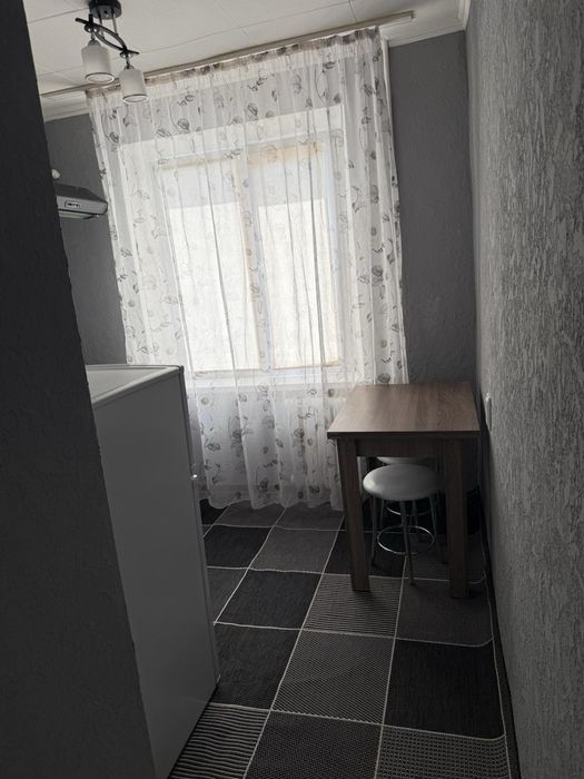 Здам двокімнатну квартиру в центрі міста подобово