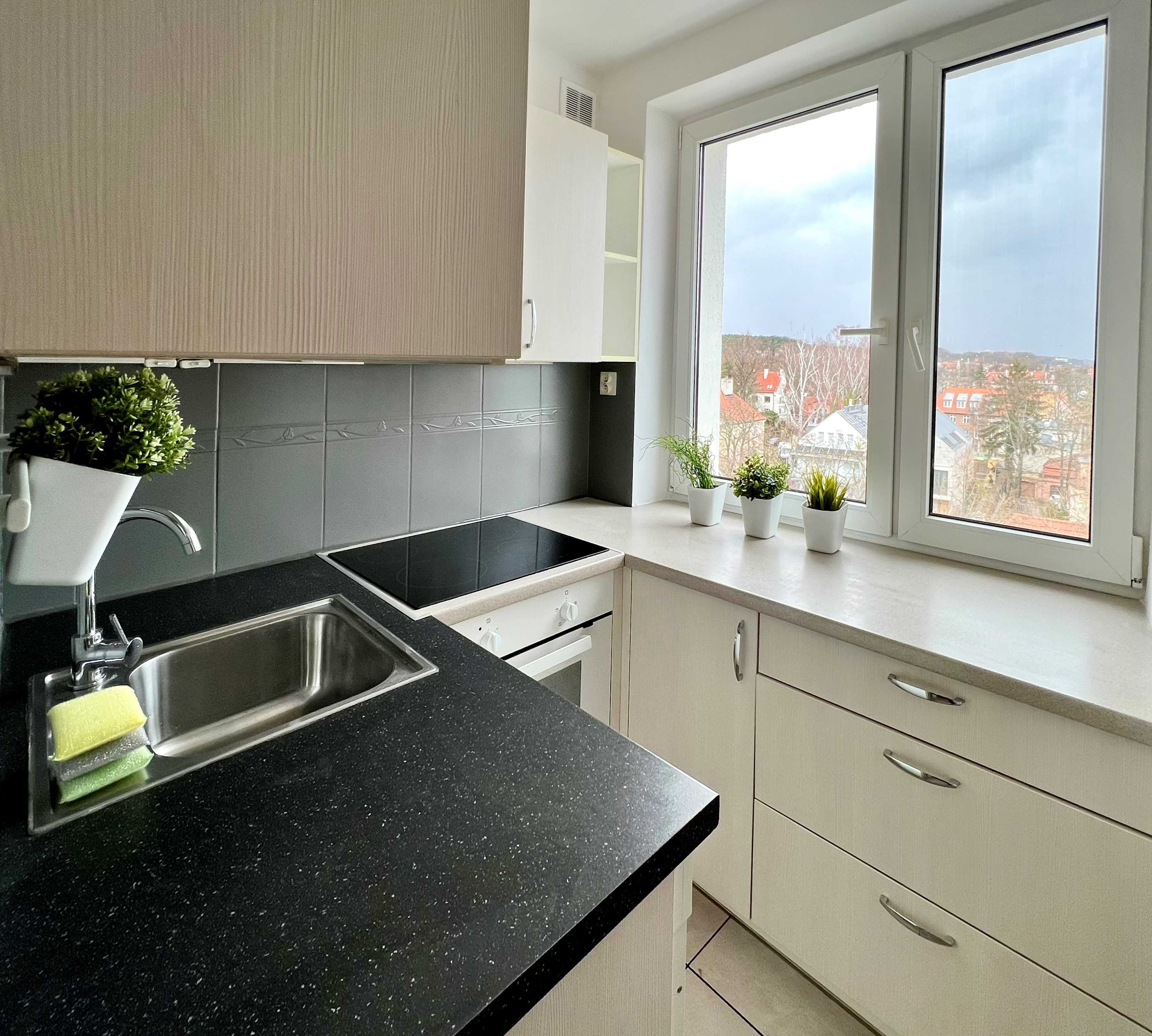 Mieszkanie w Sopocie/3-pokoje/6 osób/balkon/widok na morze/parking
