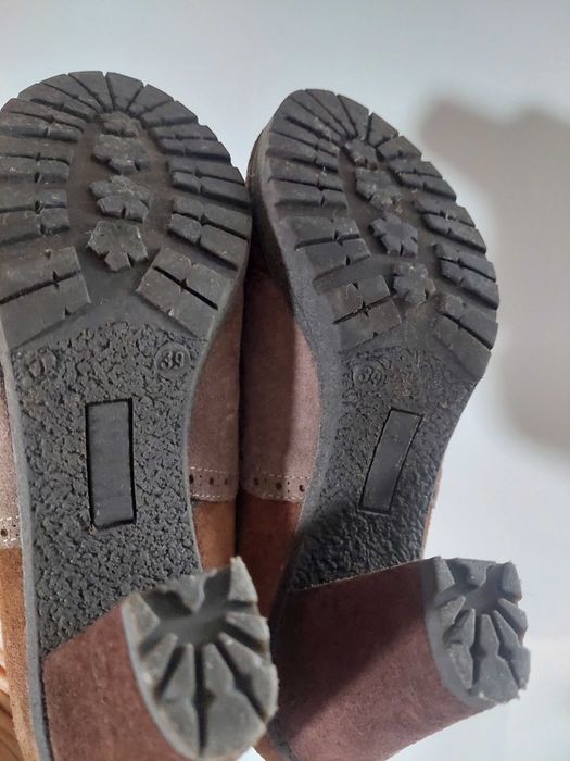 Sapatos em camurça de mulher