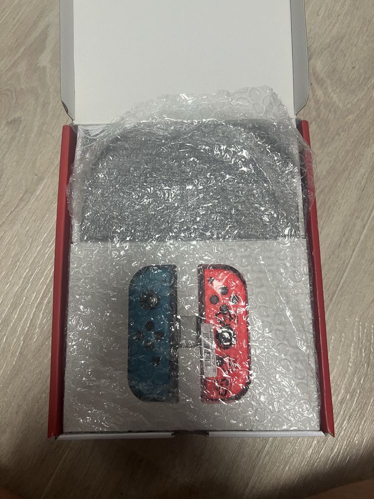 Продаю Nintendo Switch OLED