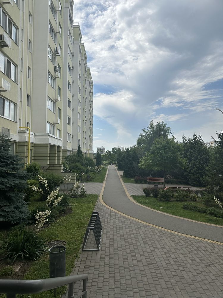 Продаж 2-х рівневоі квартири 135 кв. м по вул. Лютнева  ЖК Первоцвіт