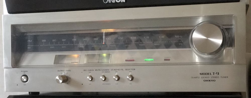 Топовий AM/FM радіо тюнер Onkyo T-9