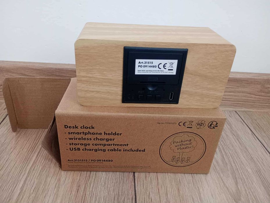 Zegar biurkowy termometr budzik imitujący drewno, ładowarka indukcyjna