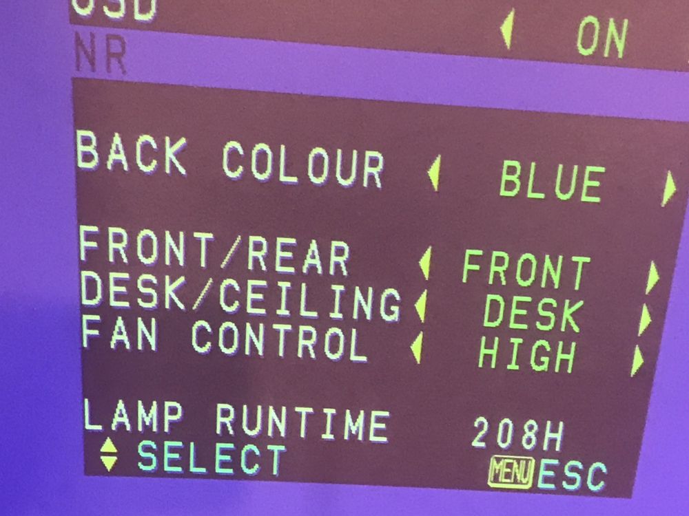 Projektor Panasonic PT-AE700E