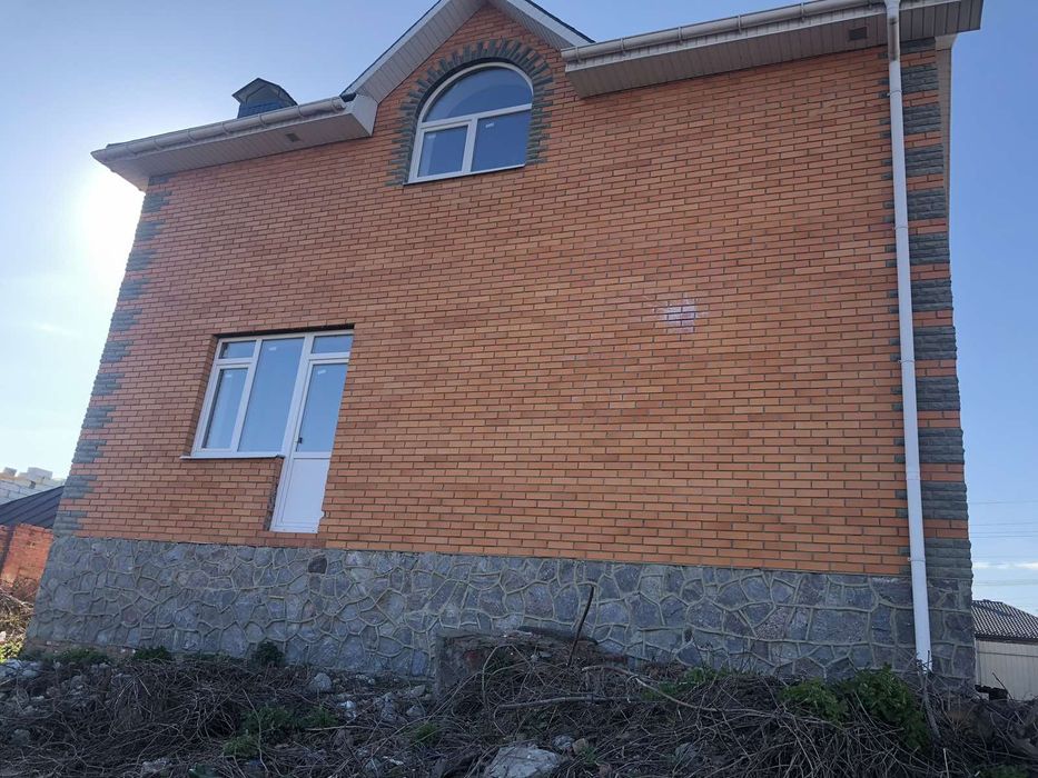 Продам новий будинок в центрі міста