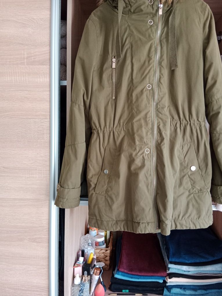 ocieplana zimowa kurtka damska parka khaki z kapturem Reserved m