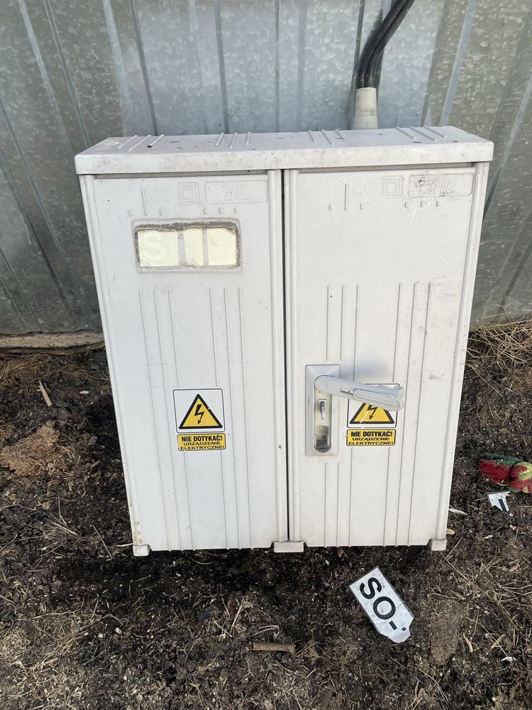 Skrzynka elektryczna budowlana z wyposazeniem
