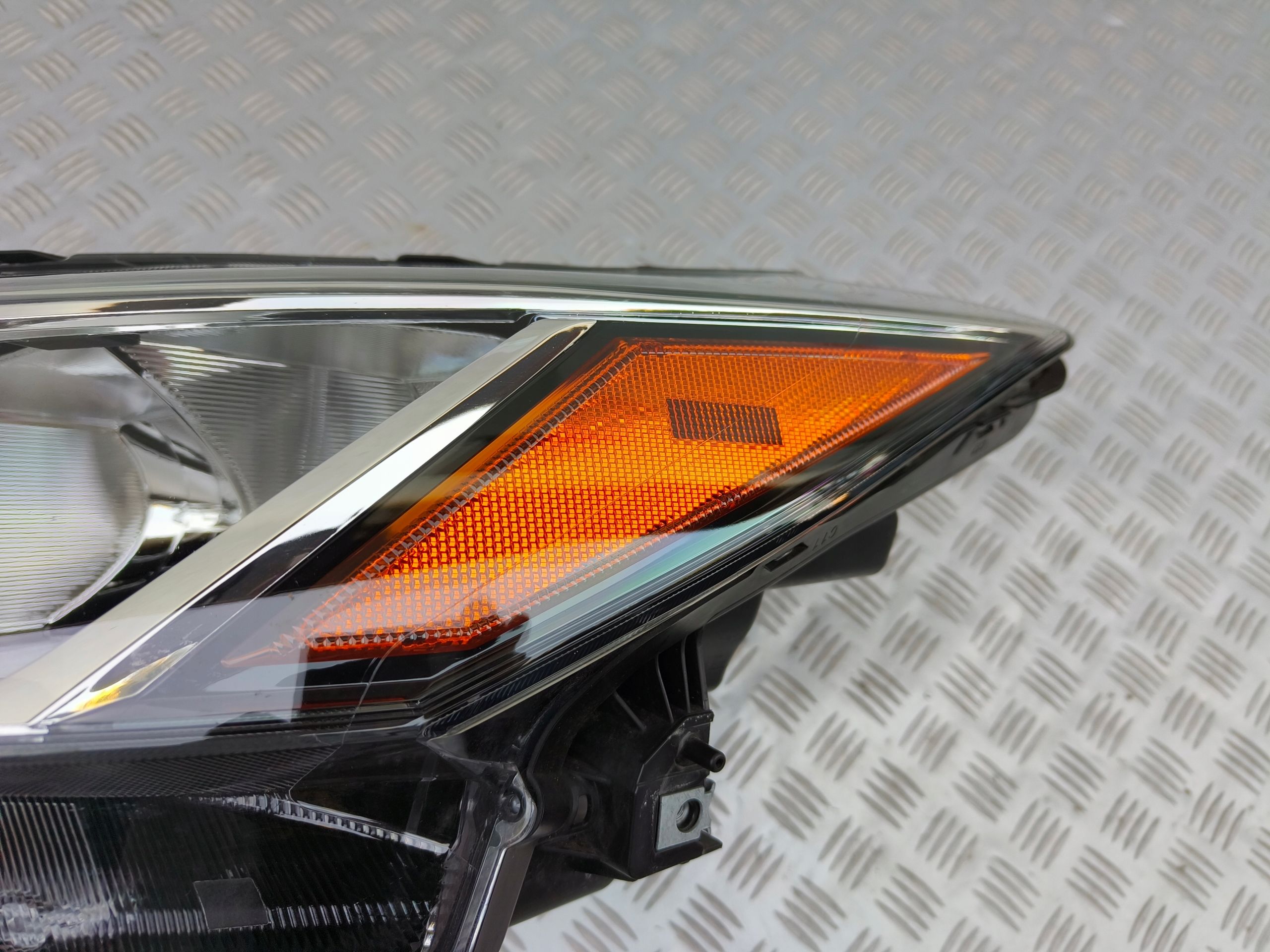 Nissan Kicks Reflektor Lampa Lewa zwykła przód Usa
