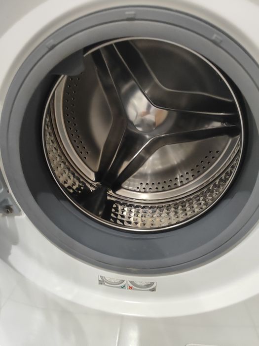 Продається пральна машина Самсунг Екобабл на 6 кг 5 років користування