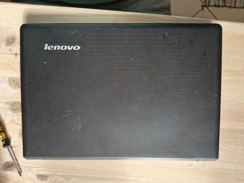 Laptop Lenovo Ideapad 100