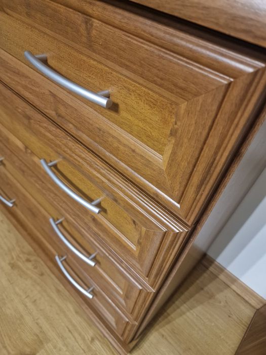 Zadbana komoda szafka brązowa drewno 90 cm Szerokość