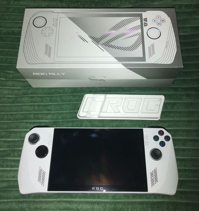 Продам портативну ігрову консоль- Asus ROG Ally Zet-1 Extreme.