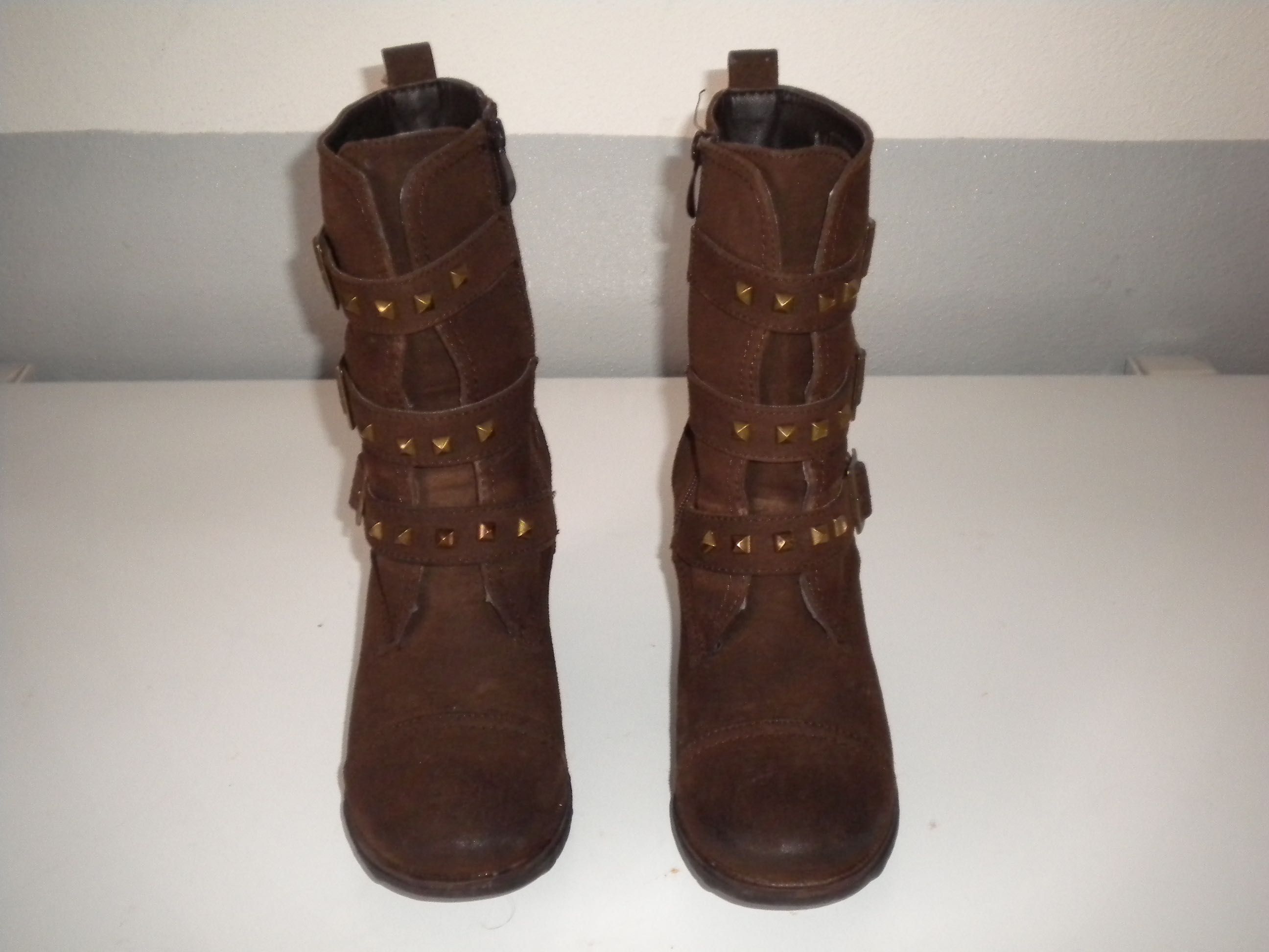 Botas castanhas com tachas Nº 39