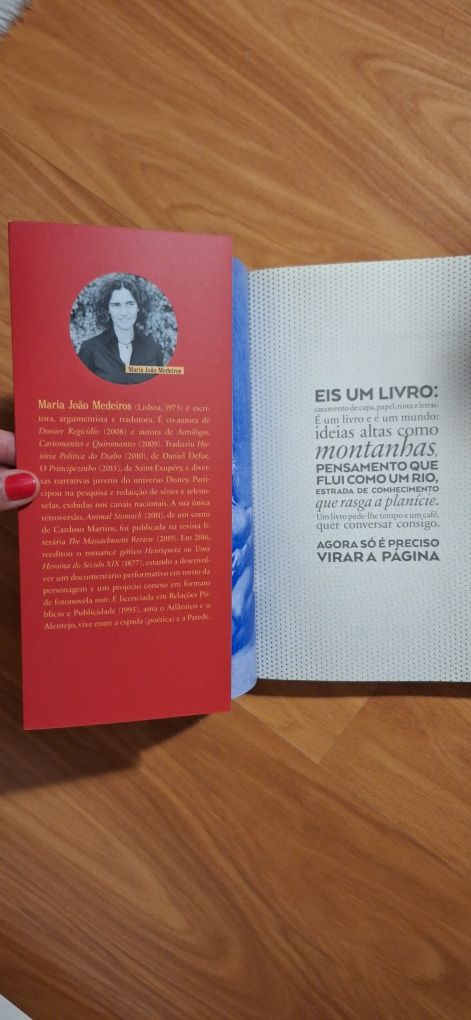 Livro "o pequeno livro das grandes heroinas"