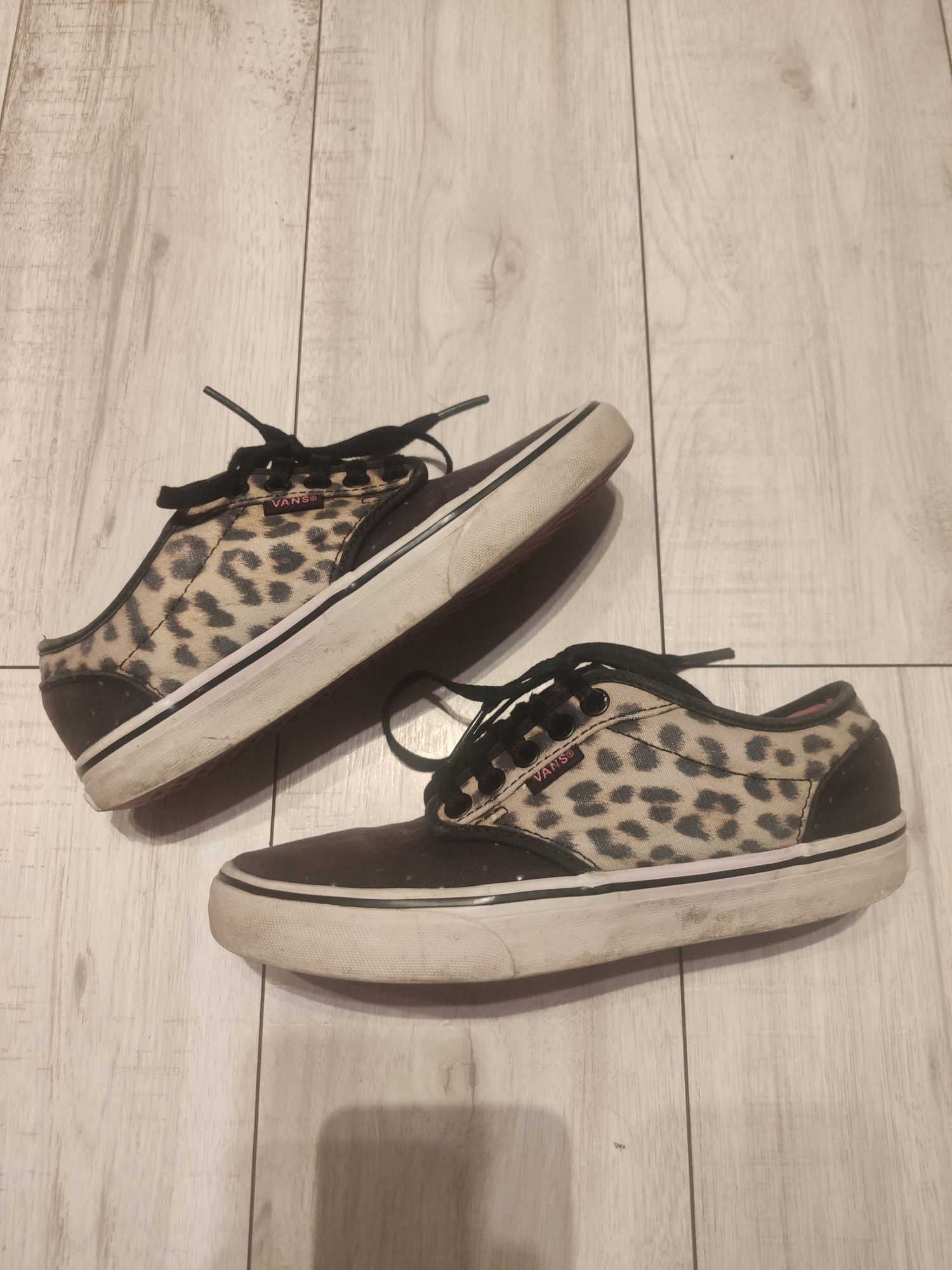 Buty Vans czarne w motywie panterki