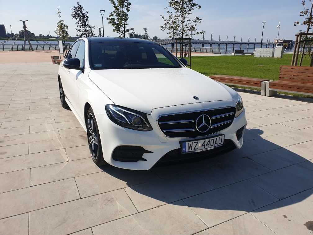 Wynajem Mercedes E klasa W213 220D 4matic.  Wypożyczalnia samochodów.