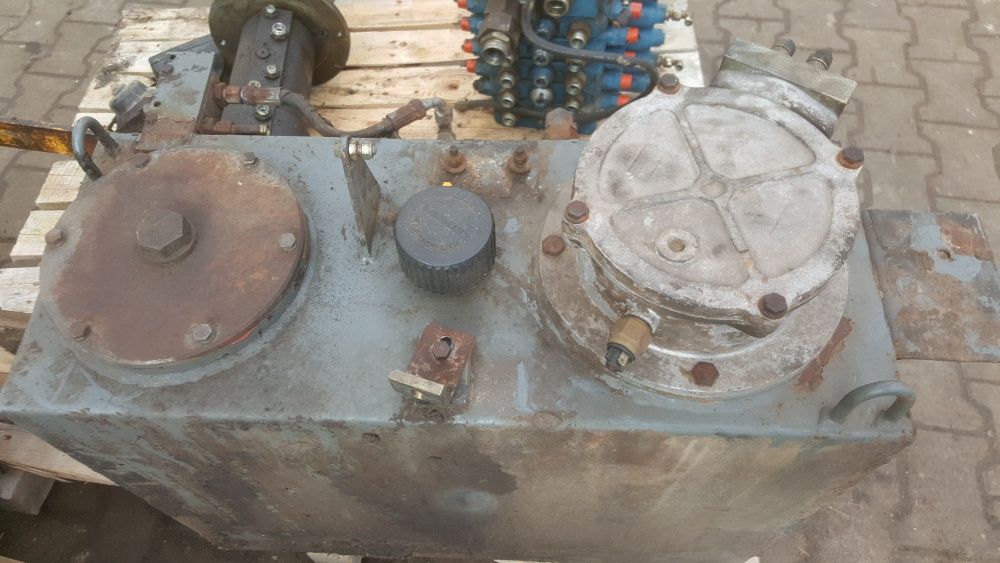 mecalac 12 mxt msx zbiornik hydrauliczny kompletny jak na foto