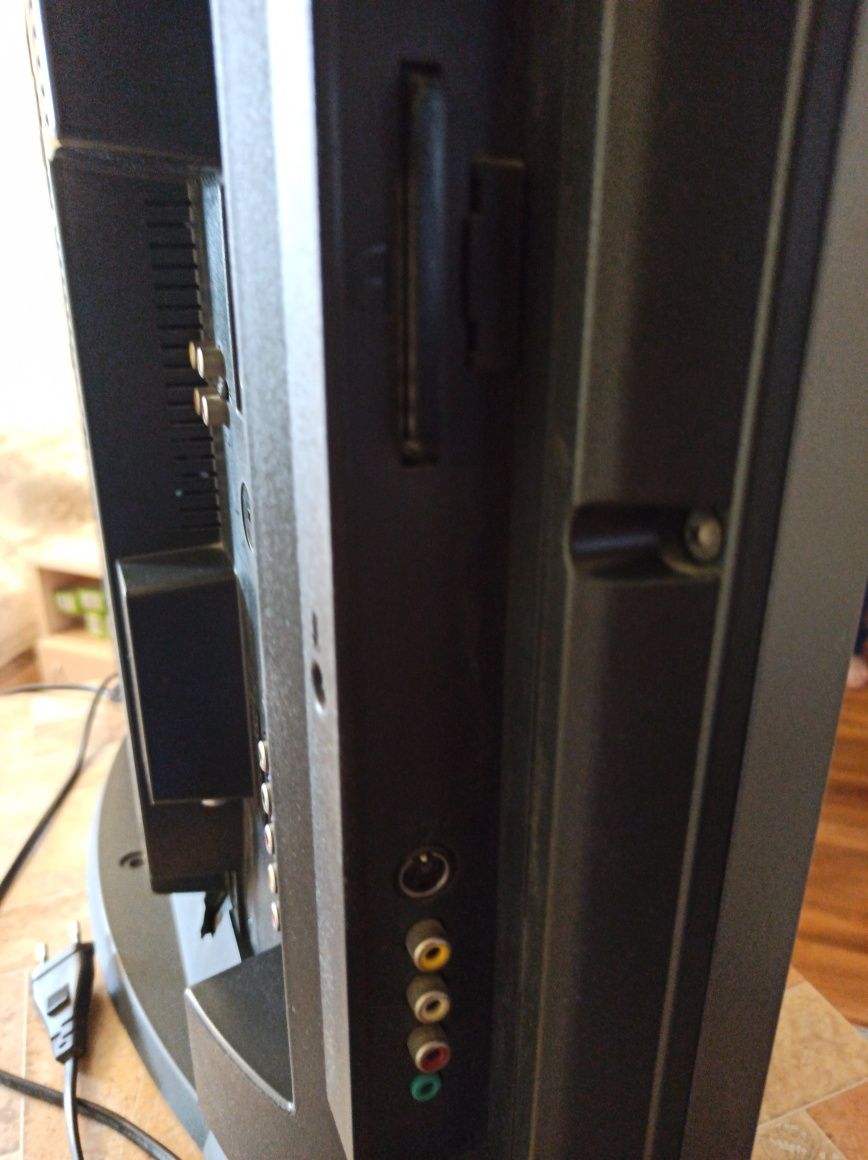 Телевизор SONY KDL-26S3020 c пультом,идеал.