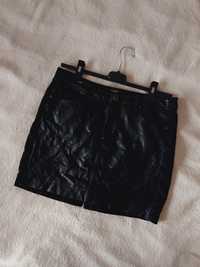 Czarna skórzana spódniczka mini reserved