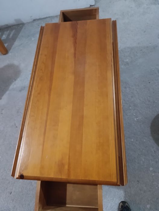 Conjunto de mesa e 4 bancos