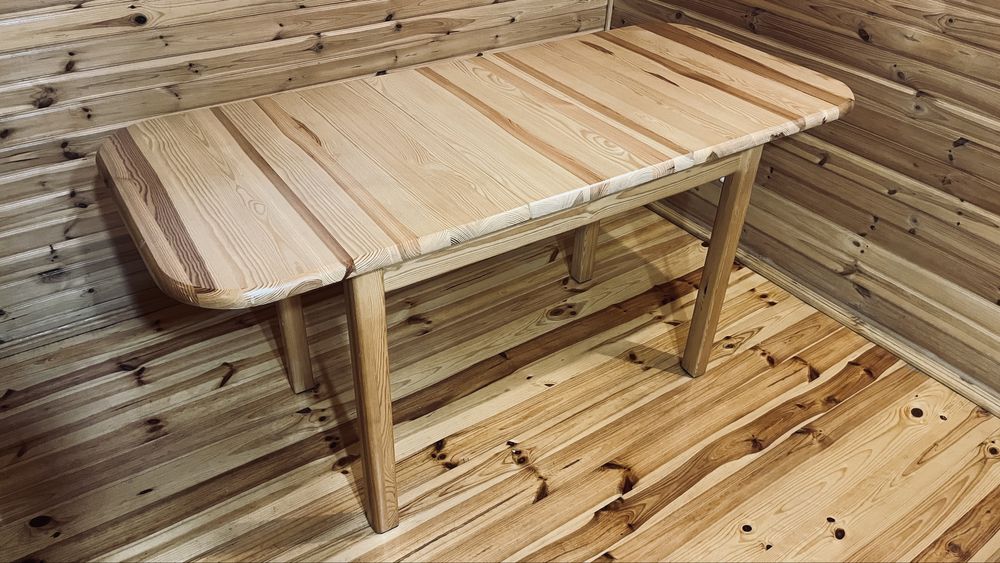 Stół sosnowy lakierowany