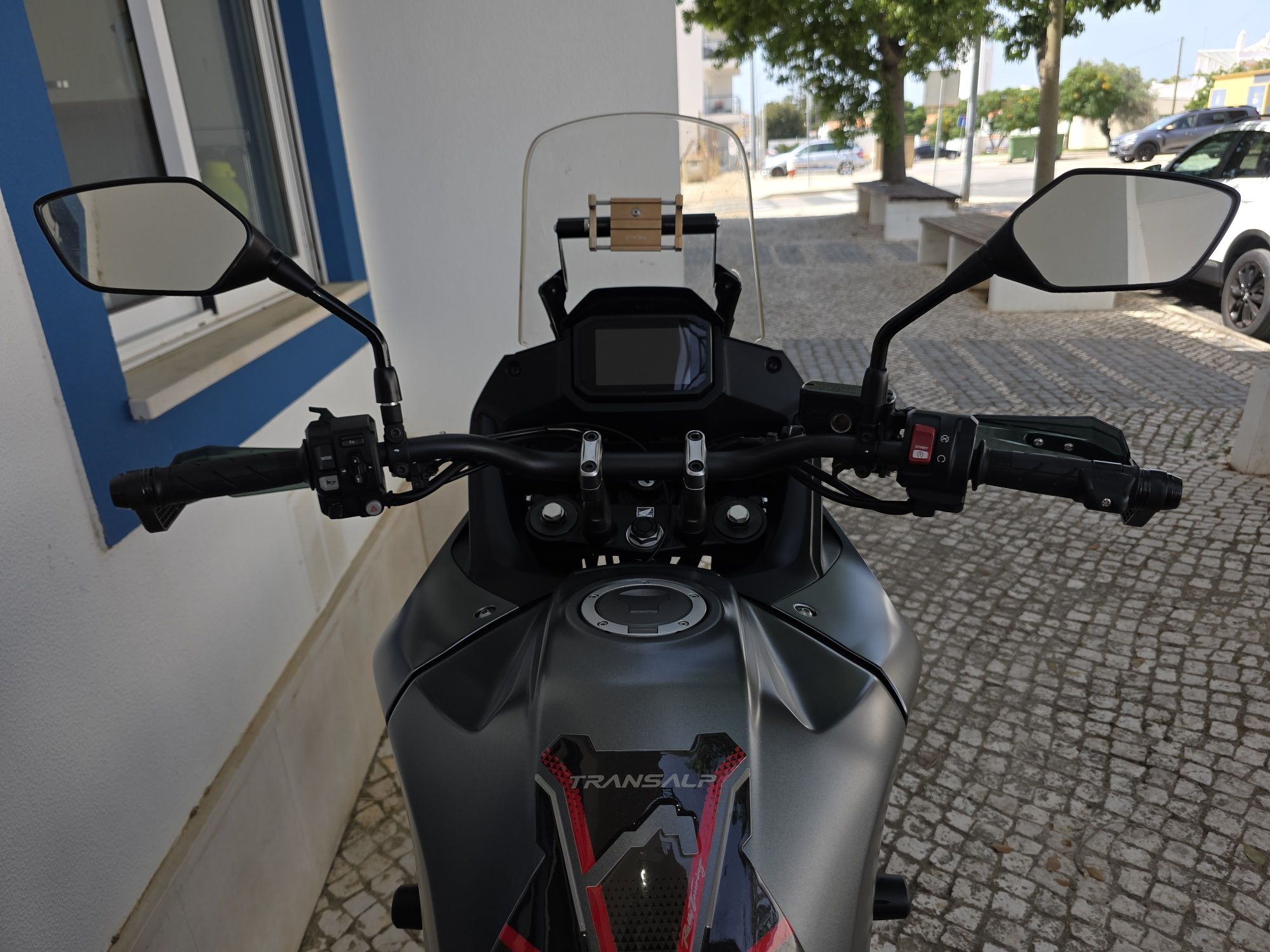 Honda Transalp 750, equipada!