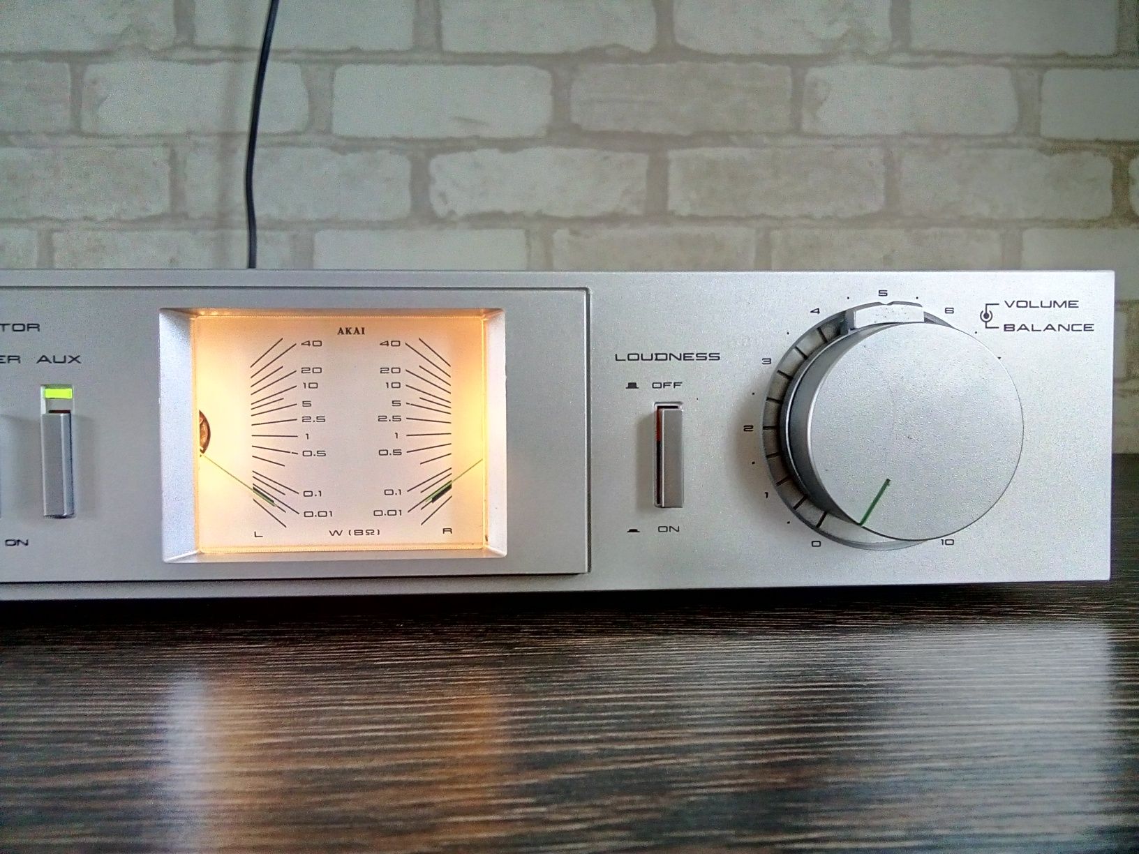 AKAI AM-U01 Stereo Integrated Amplifier 1980-81