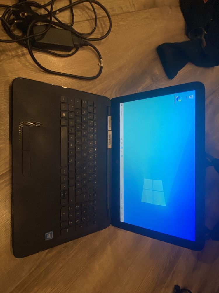 Tani Laptop HP 15’ 256GB SSD 8GB ram do pracy biurowej