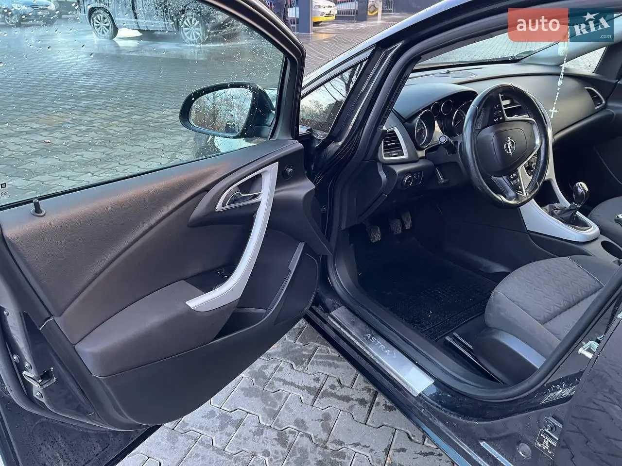 Opel Astra J 2013
