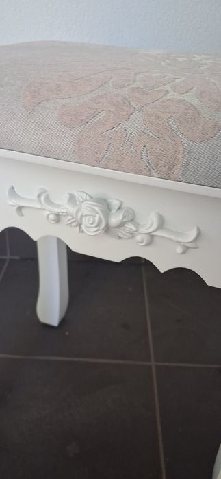 Taboret stylizowany stołek biały glamour