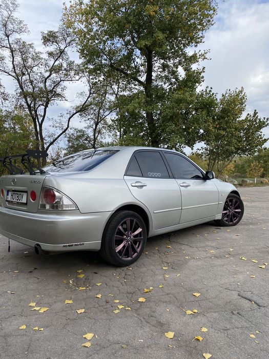 Продам Lexus is200, 2,0