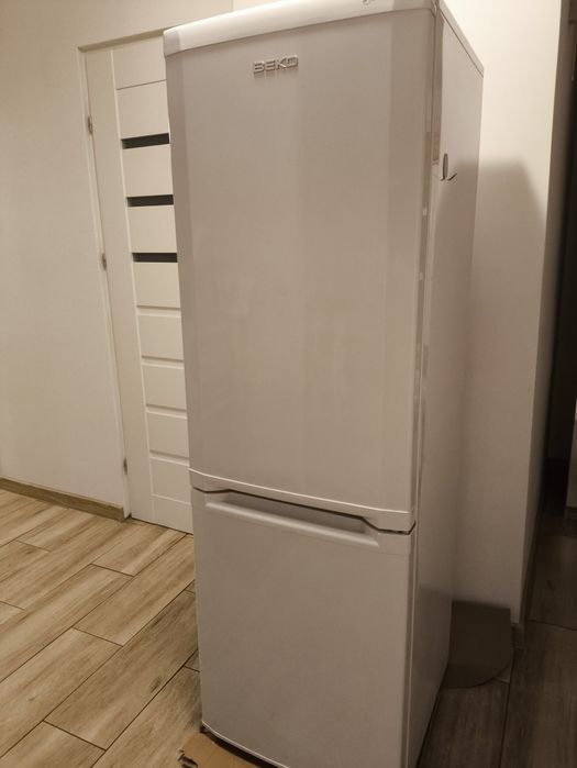 Rezerwacja Oddam za darmo lodówka BEKO CSA29023 sprawna
