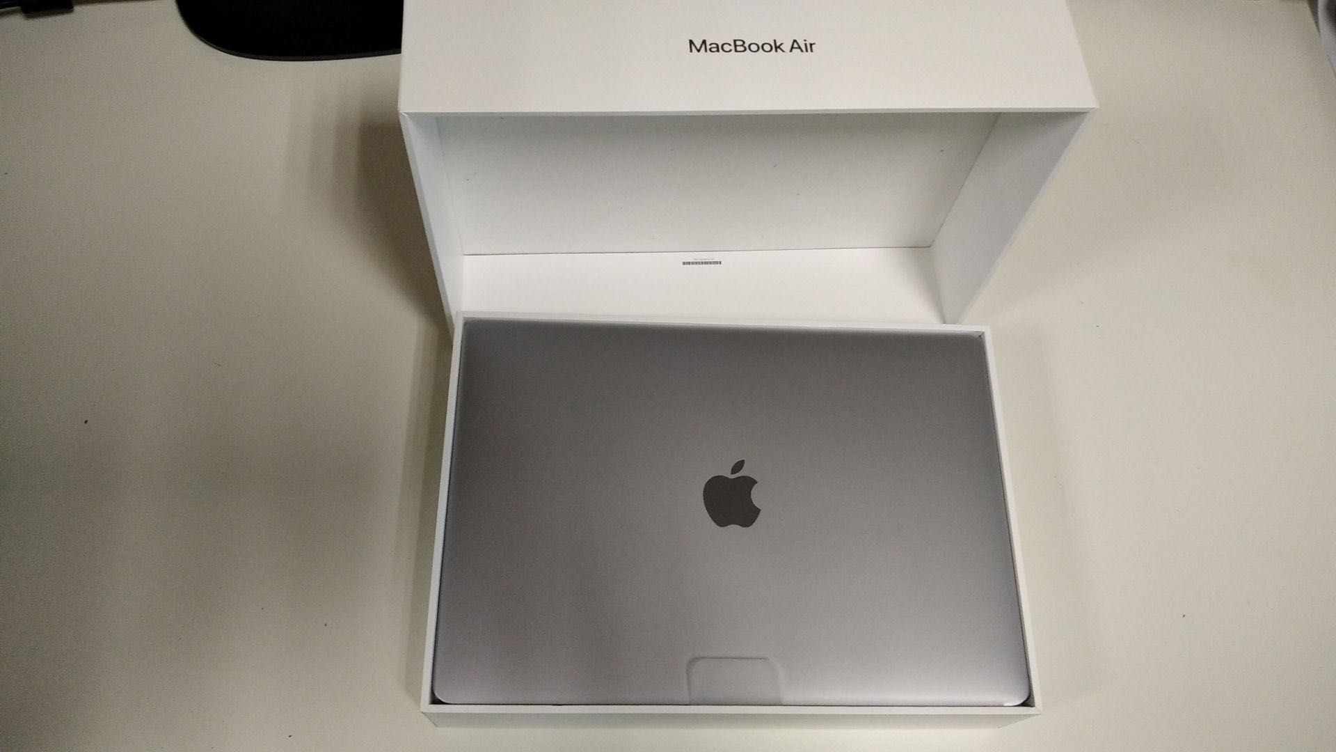 Apple MacBook Air M1 Ідеал/Монстр автономної роботи під час блек ауту