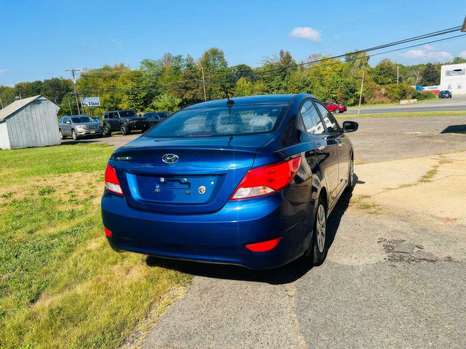 Hyundai Accent SE      2016