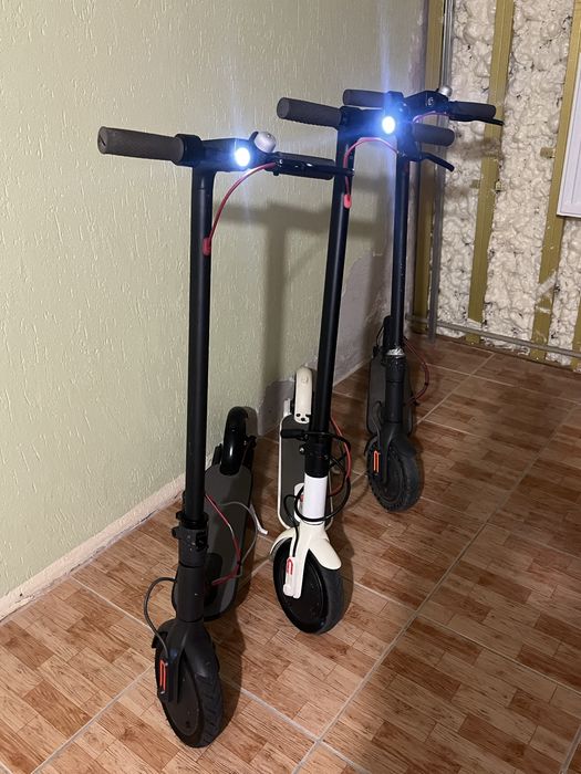 Срочно Xiaomi Mi M365 Electric Scooters