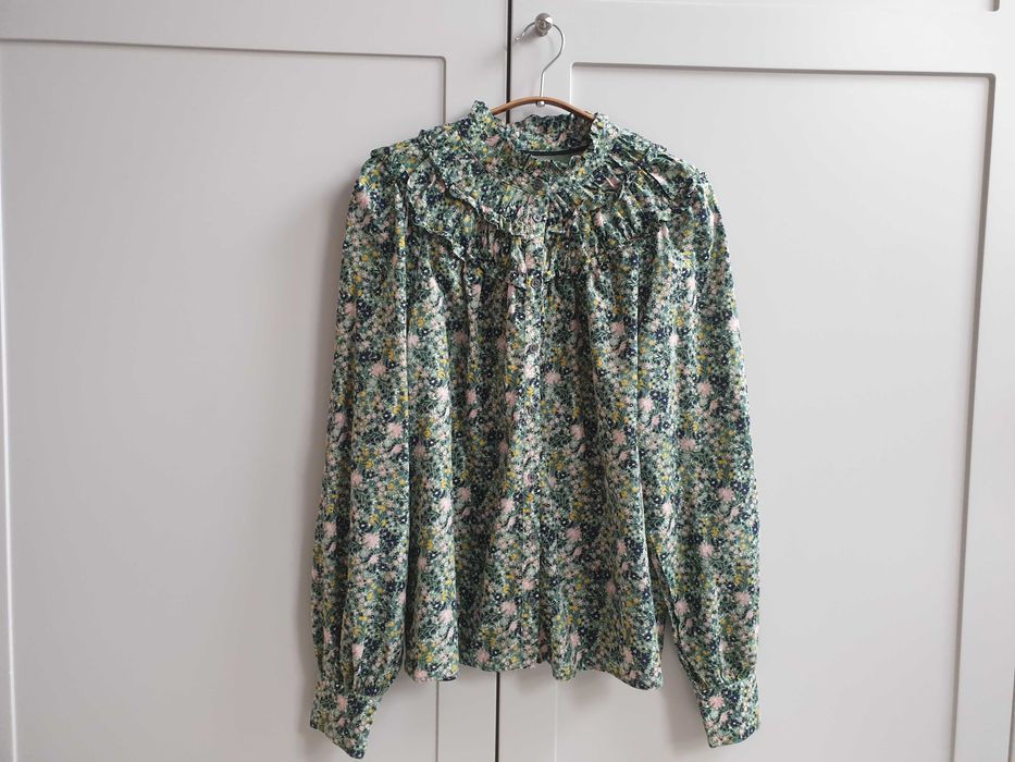 Zielona koszula w kwiatuszki retro z falbankami Boden 42 44