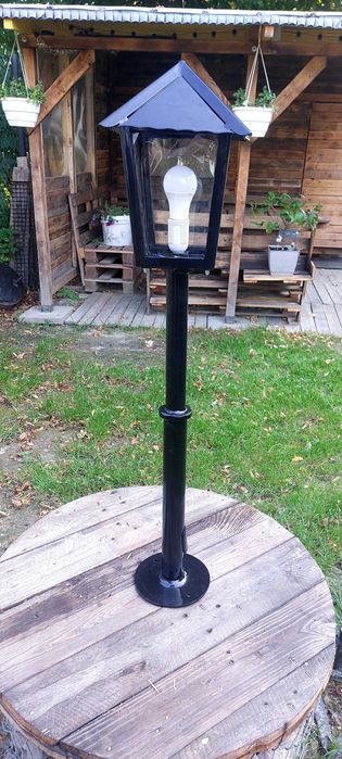 Lampy stojące metaloplastyka.