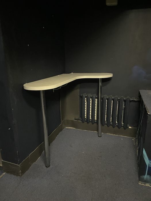 Розпродаж: столи, барна стійка, подовжувачи, кронштейни