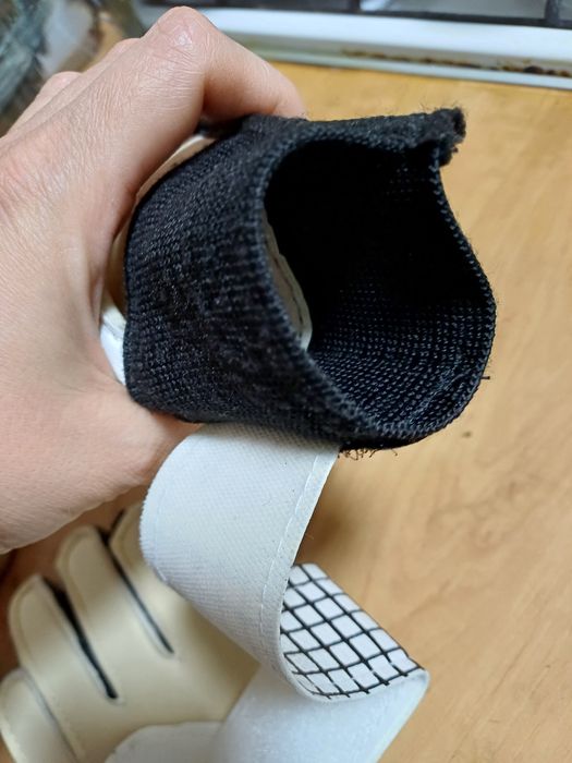 Футбольные перчатки Manchester United.  Детские футбольные перчатки.