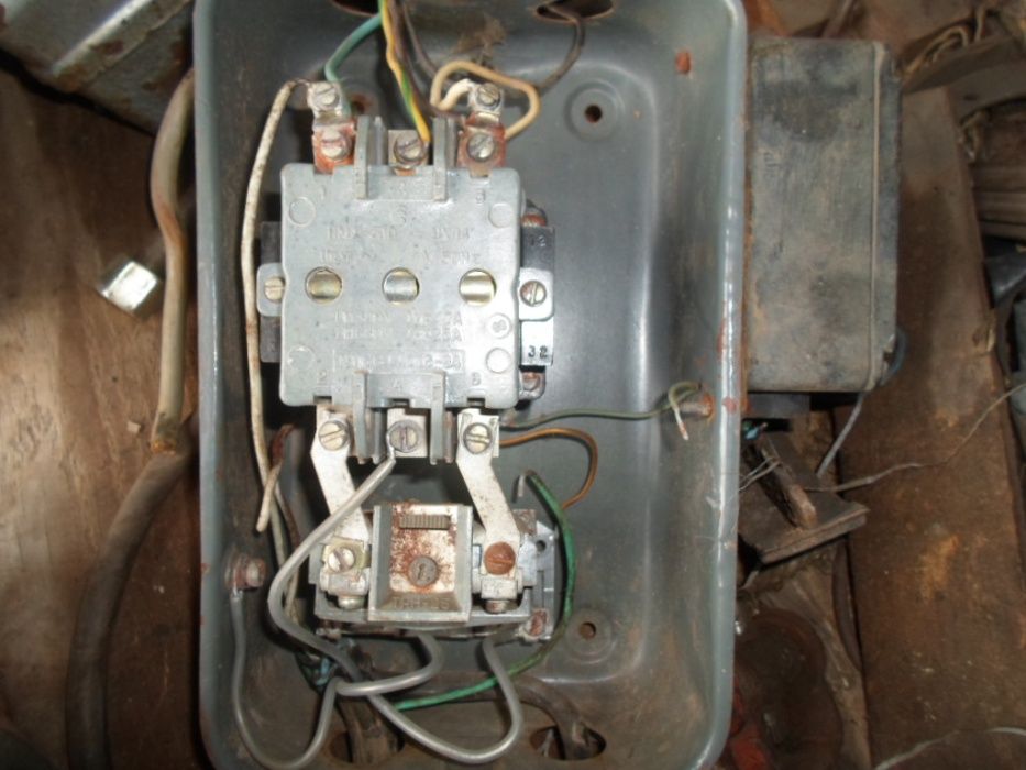 Пускатель трехфазный на 10. ампер.С тепловой защитой