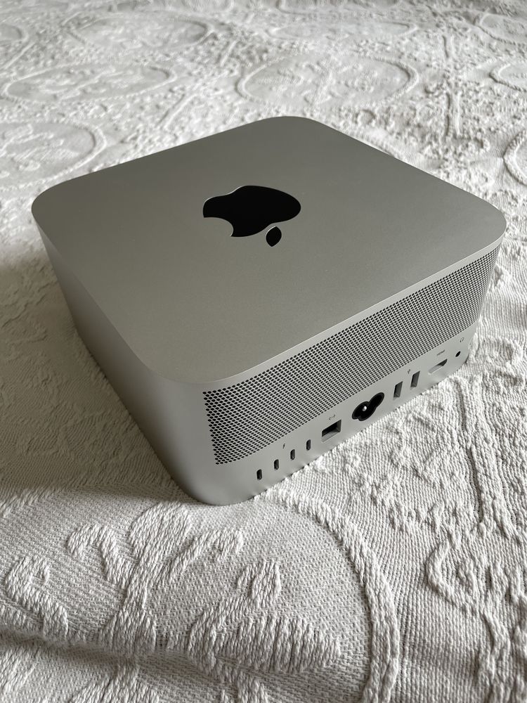 Apple Mac Studio M2 Max / 32GB RAM / 512GB SSD