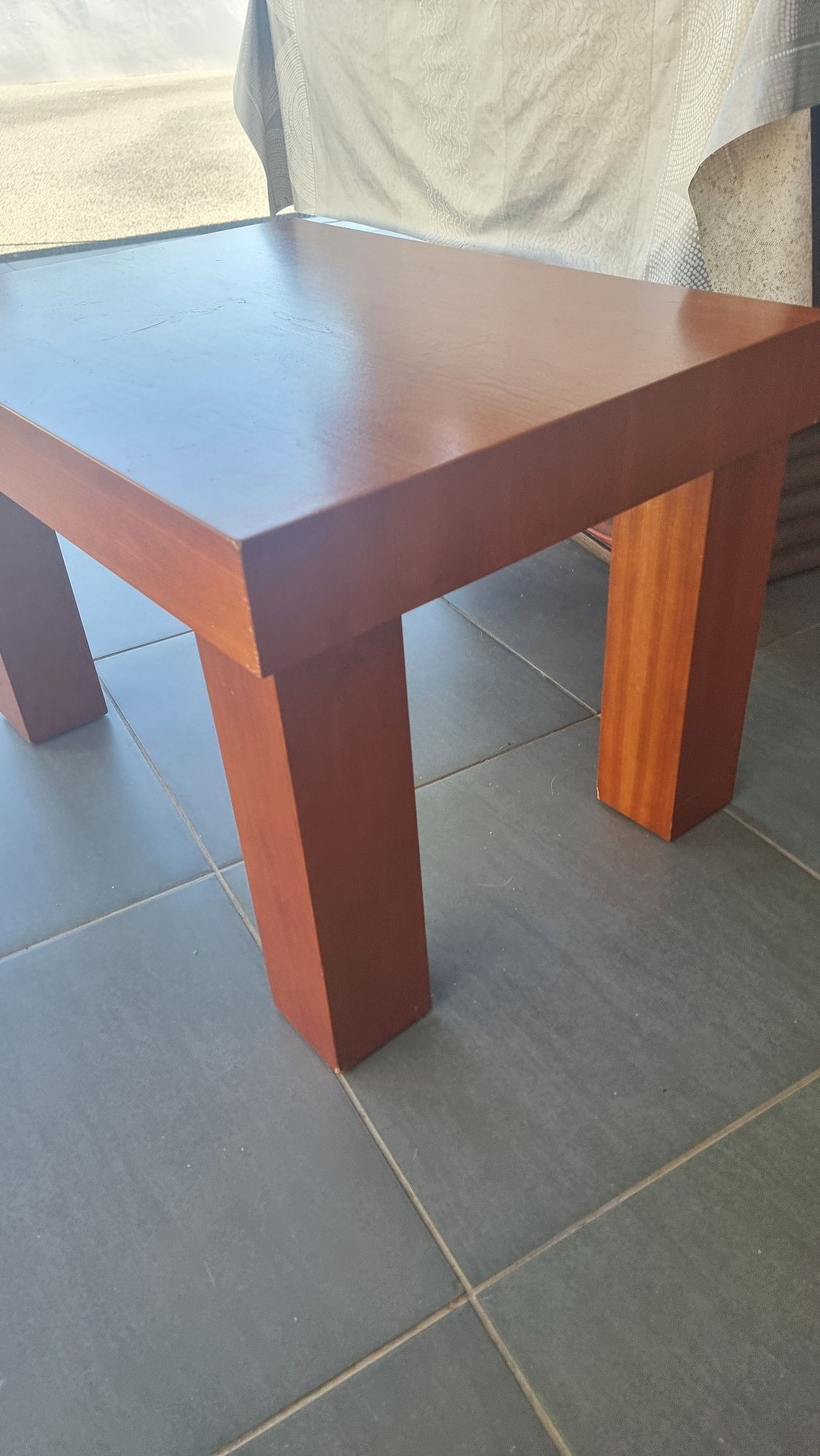 Mesa pequena sala