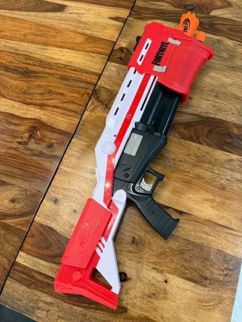 Nerf FORTNITE Bossmerg-12 pistolet