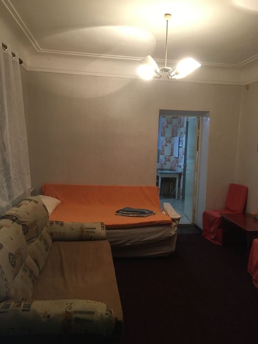 Продам 2х поверх. будинок з участком  10 сот.біля метро Перемога