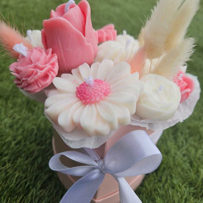 Arranjo de flores em vela