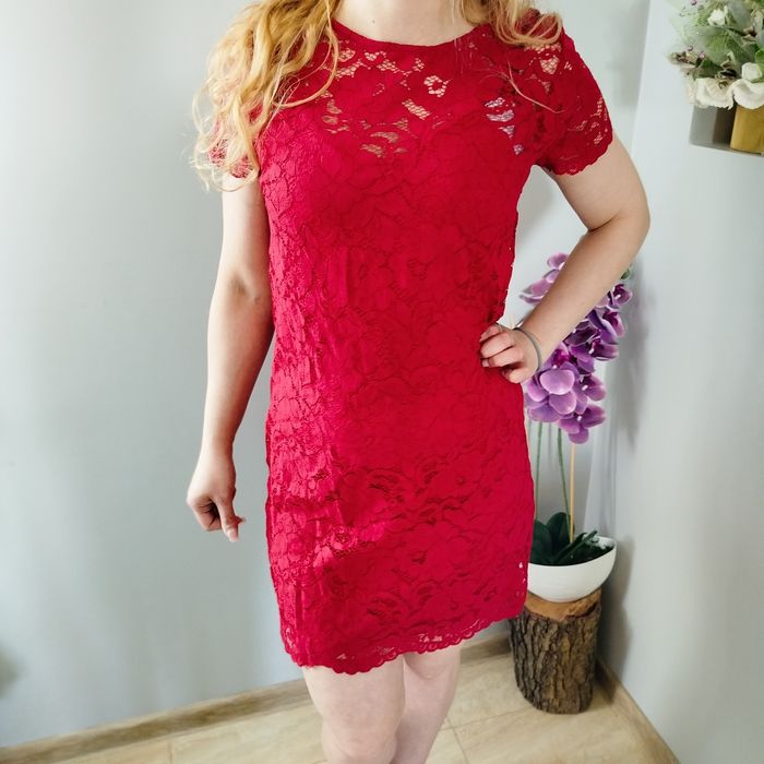 Piękna sukienka koronkowa m