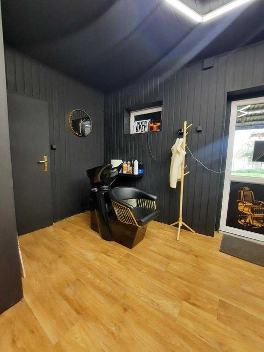 Wynajmę fotel barberski w nowoczesnym salonie z baza klientów 5* books